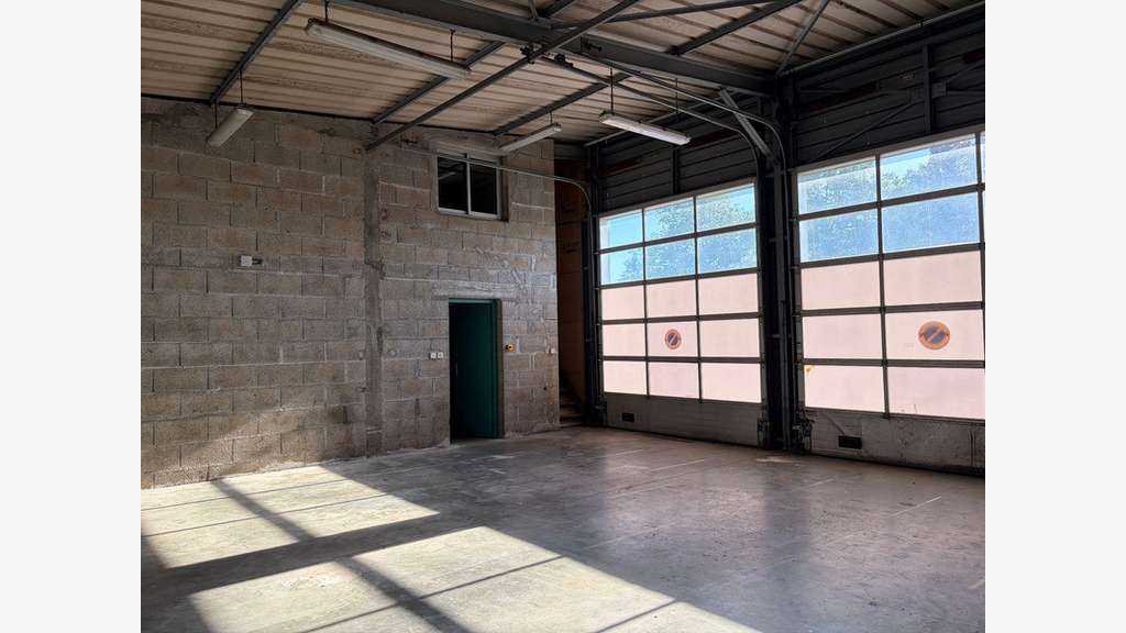 Local artisanal 90m² excellent etat ZA Luçon