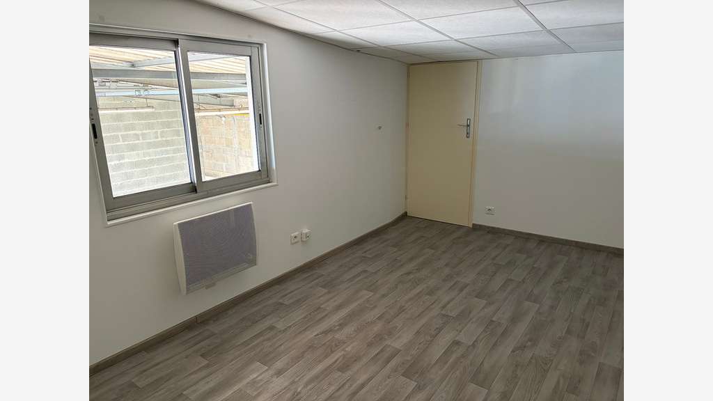 Local artisanal 90m² excellent etat ZA Luçon