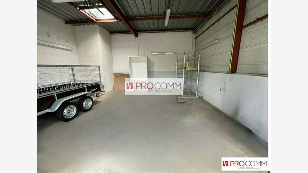 Local d'activité 110m² à louer à Luisant 