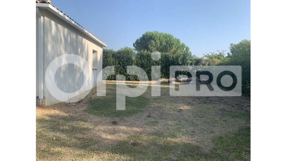 A louer entrepôt 180m² sur 700m² à Lunel