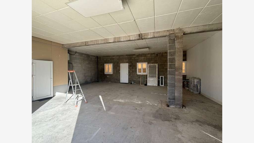 Local d'activité de 150m² à louer en ZA à Lunel