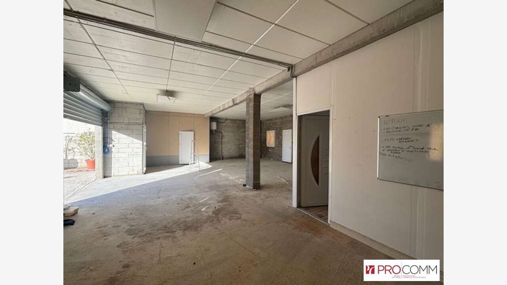 Local d'activité de 150m² à louer en ZA à Lunel