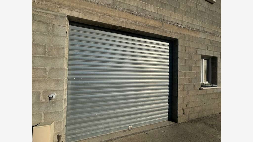 Dépôt entrepôt de 75m² à louer en ZA de Lunel