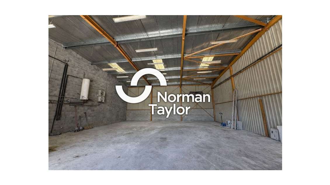 Local d'activité 500m² à louer à Lunel