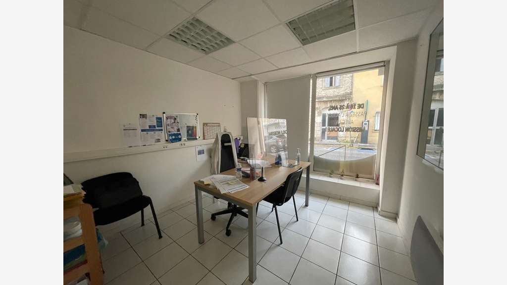 A louer local bureau d'activité 185m² Lunel centre