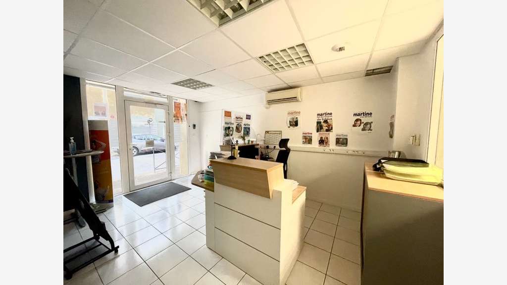 A louer local bureau d'activité 185m² Lunel centre