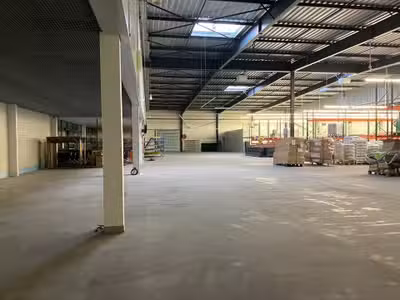 À louer locaux 1400m² divisibles à Lux