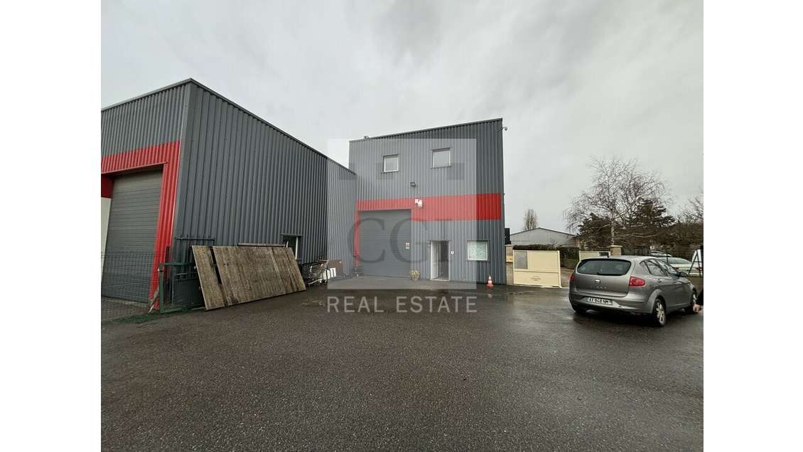 A louer local d'activités sécurisé 260m² à Luzinay