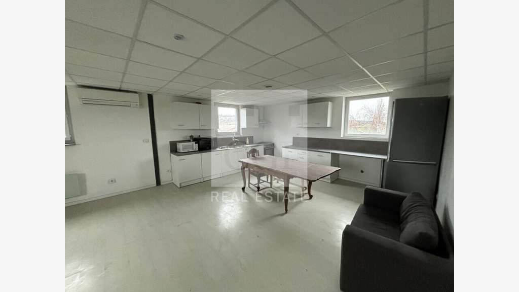 A louer local d'activités sécurisé 260m² à Luzinay