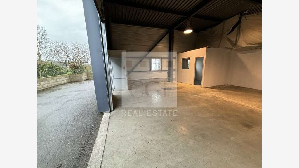 A louer local d'activités sécurisé 260m² à Luzinay