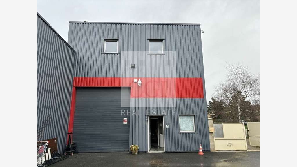 A louer local d'activités sécurisé 260m² à Luzinay