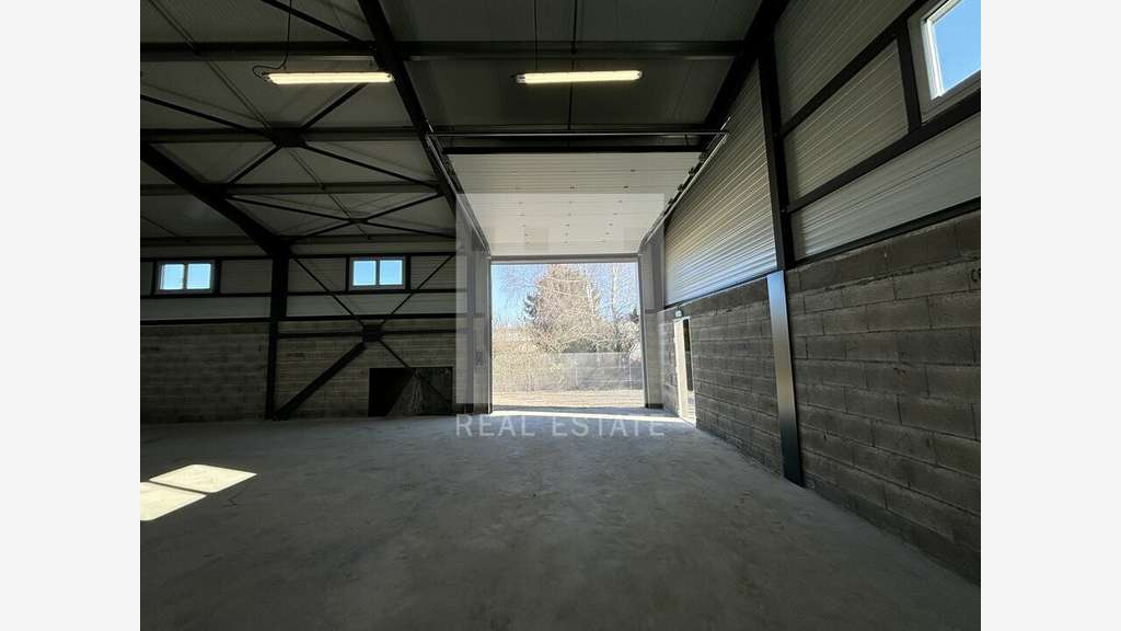 Local d'activité neuf de 300m² à louer à Luzinay