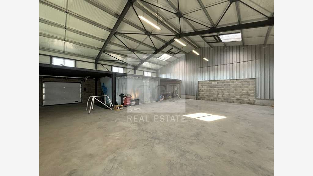 Local d'activité neuf de 300m² à louer à Luzinay
