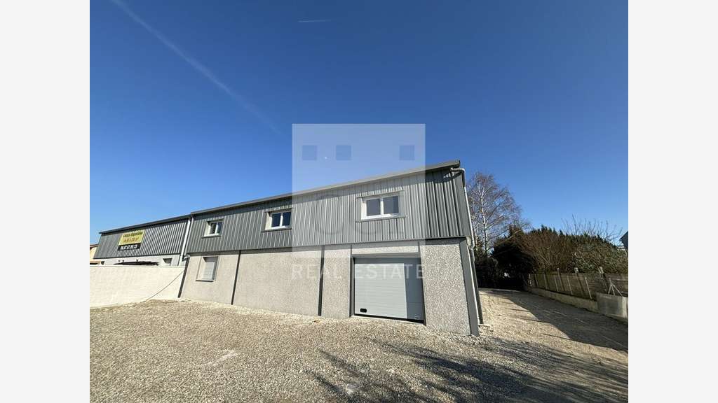 Local d'activité neuf de 300m² à louer à Luzinay