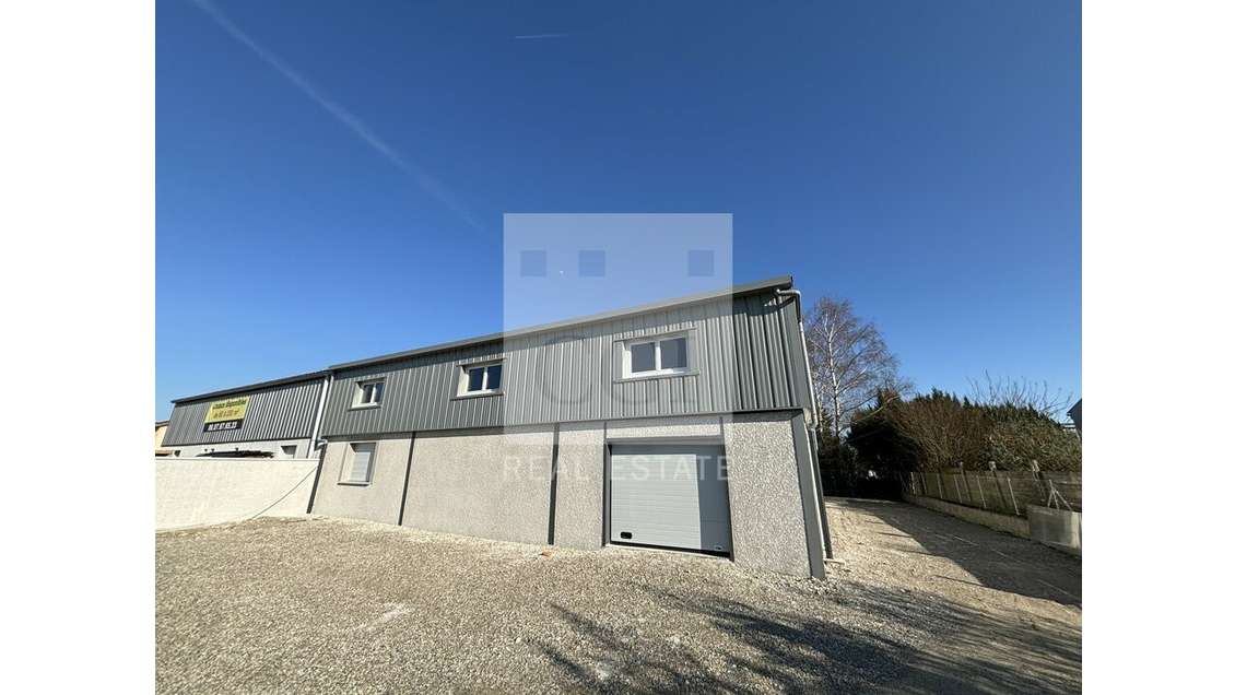 Local d'activité neuf de 300m² à louer à Luzinay