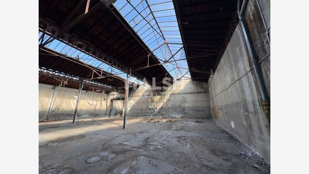 Terrain avec bâtiments stockage Lyon 3ème Montchat