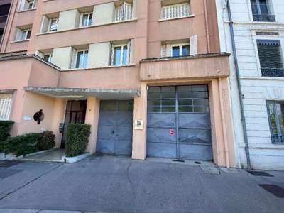 Loue entrepôt 470m² à Lyon rue de la Quarantaine