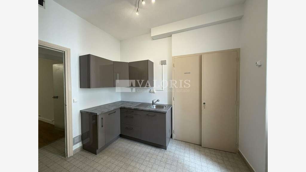 Bureaux de 97m² à louer en RDC surélevé Lyon 69006