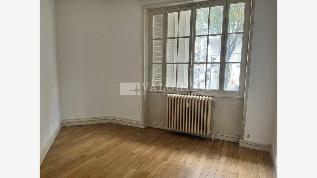 Bureaux de 97m² à louer en RDC surélevé Lyon 69006