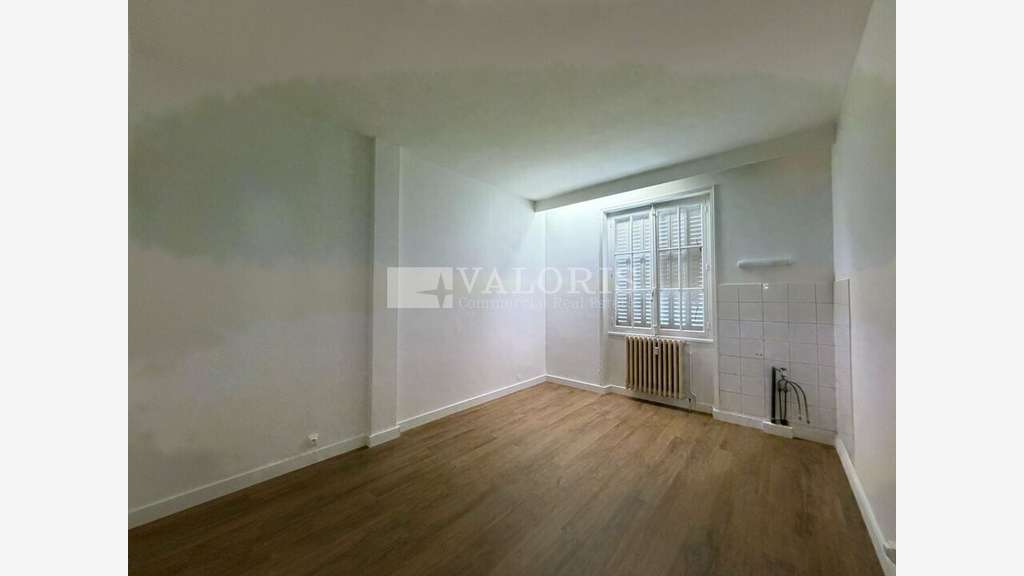 Bureaux de 97m² à louer en RDC surélevé Lyon 69006