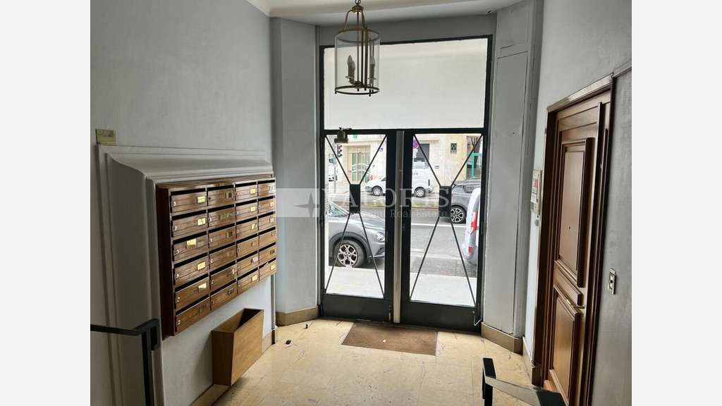 Bureaux de 97m² à louer en RDC surélevé Lyon 69006