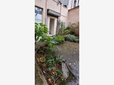 A louer local avec jardin à Lyon 7e Guillotière 