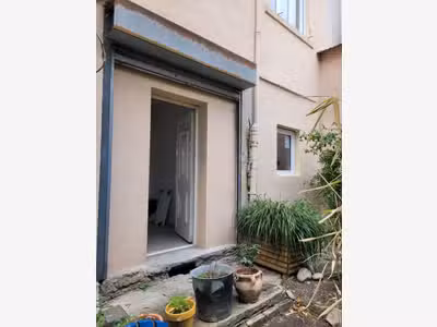 A louer local avec jardin à Lyon 7e Guillotière 