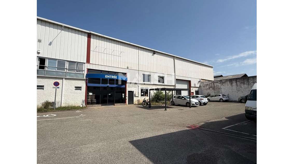 Local (stockage bureaux) à Lyon 7e Gerland 