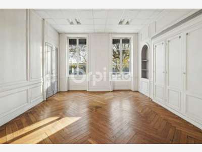 Bureaux 174m² à louer à Écully
