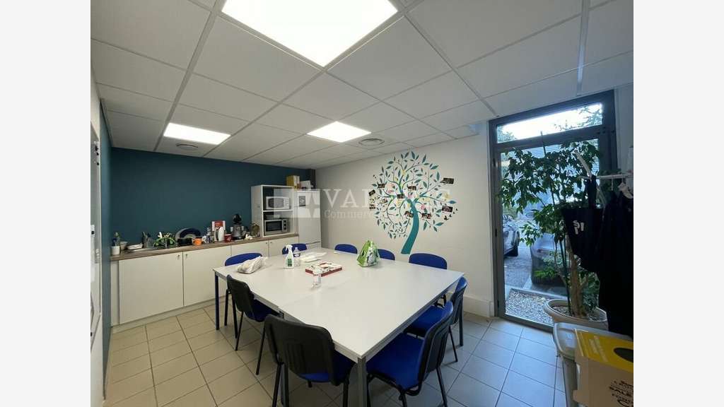 Local d'activités 364m² à louer à Lyon 7e