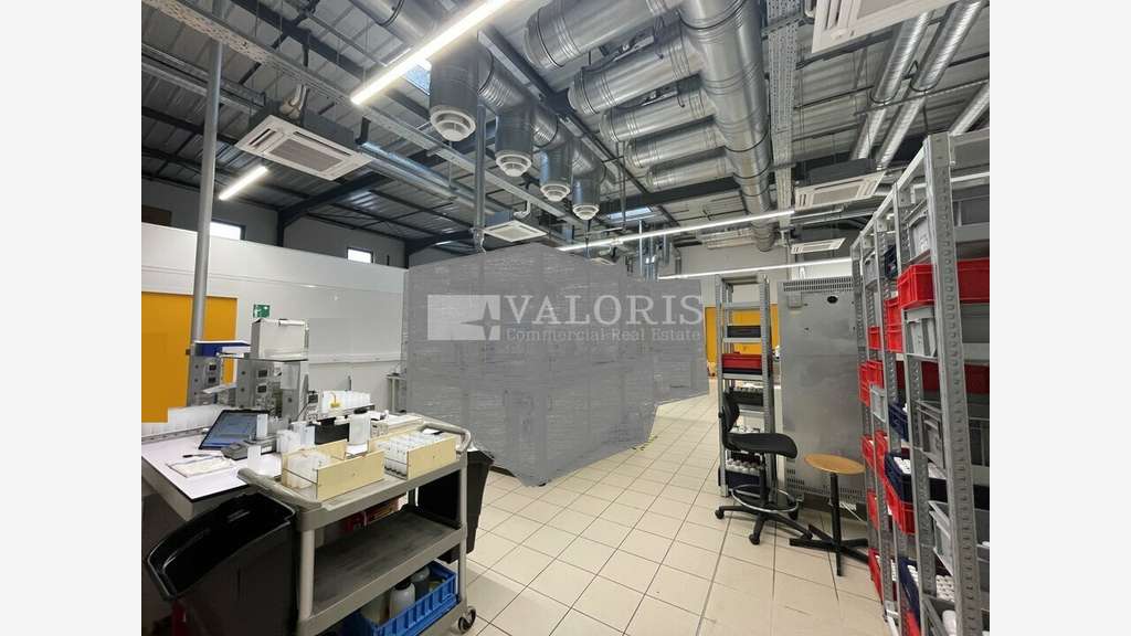 Local d'activités 364m² à louer à Lyon 7e