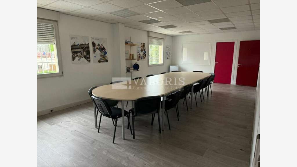 Deux lots d'activités à louer à Lyon 7ème Gerland