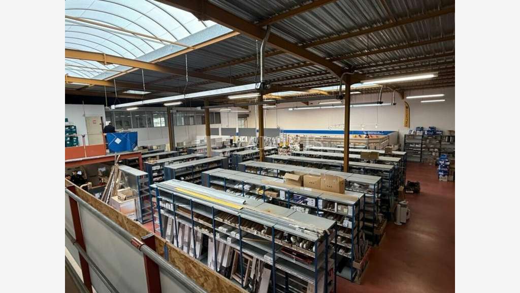 Deux lots d'activités à louer à Lyon 7ème Gerland