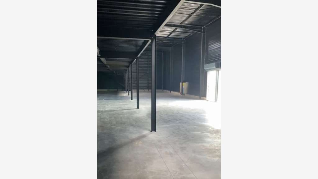 A louer local d'activités 900m² à Mably