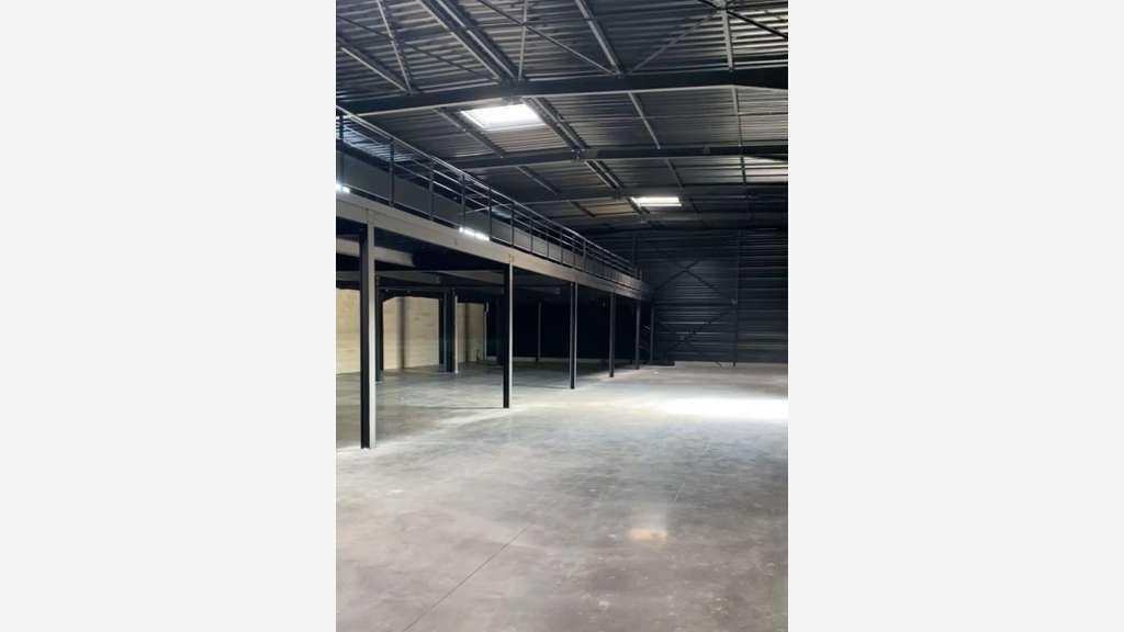 A louer local d'activités 900m² à Mably