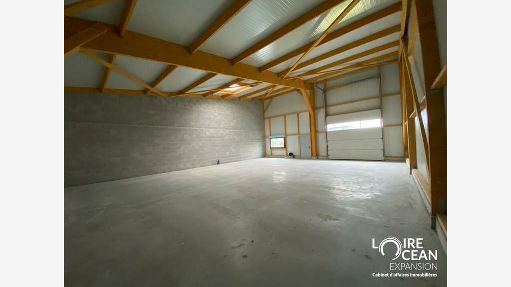 Entrepôt 172m² à louer à Machecoul