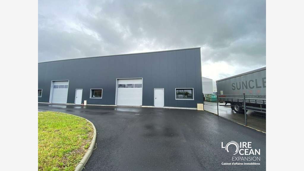 Entrepôt 172m² à louer à Machecoul