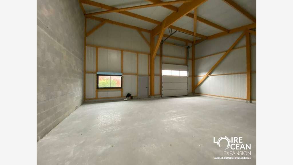 Entrepôt 172m² à louer à Machecoul