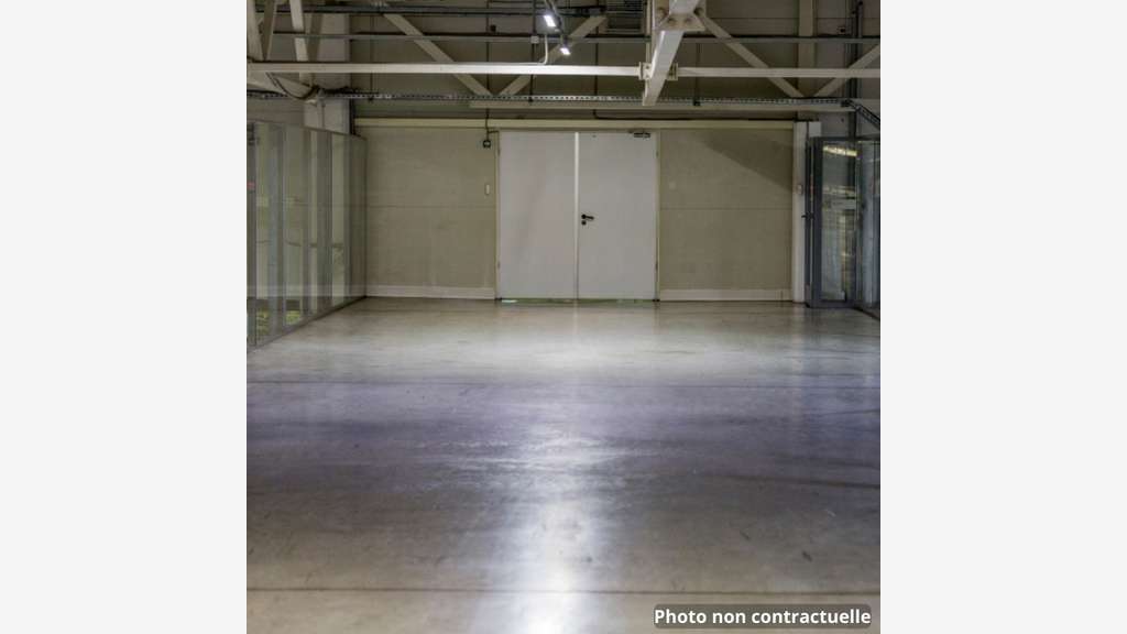 A louer local d'activité 1180m² proche Macon