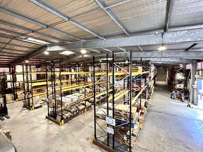 A louer entrepôt logistique de 1500m² à Macouria