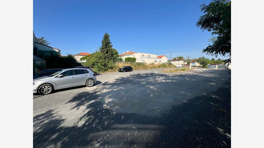 Entrepôt de 250m² à louer à Magnac sur Touvre