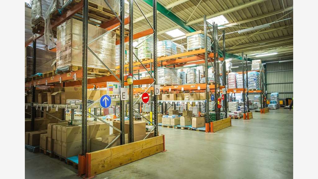 Location entrepôt 3000m² accès A77 Magny-Cours