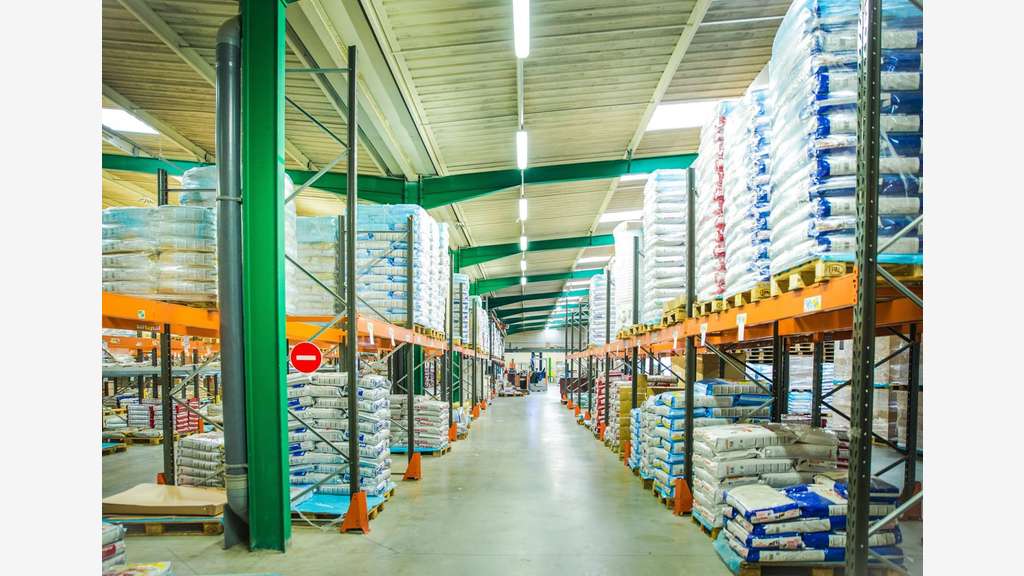 Location entrepôt 3000m² accès A77 Magny-Cours