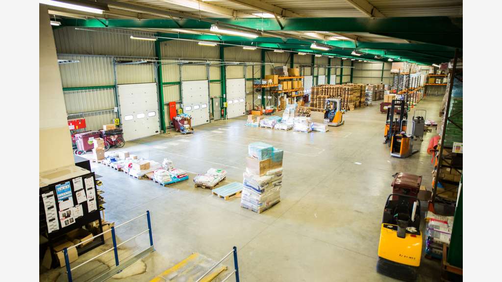 Location entrepôt 3000m² accès A77 Magny-Cours