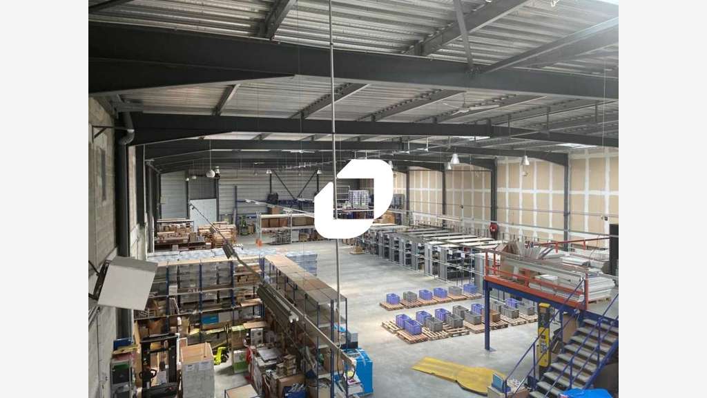 A louer Local d'activité 2000m² Magny en vexin