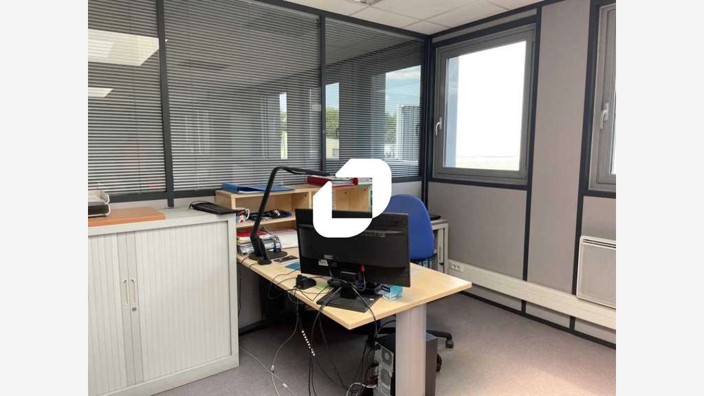 A louer Local d'activité 2000m² Magny en vexin