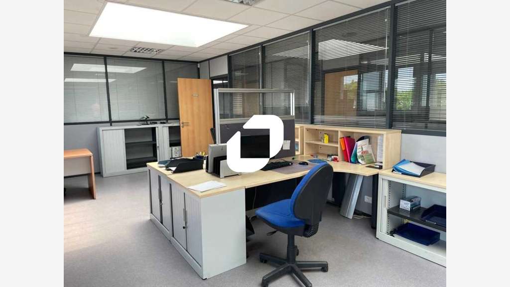 A louer Local d'activité 2000m² Magny en vexin