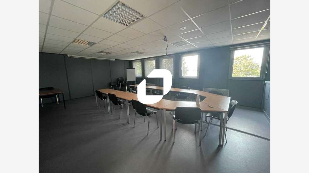 A louer Local d'activité 2000m² Magny en vexin