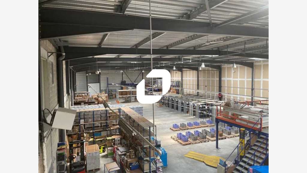 A louer Local d'activité 2000m² Magny en vexin