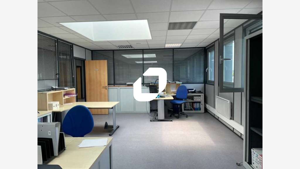 A louer Local d'activité 2000m² Magny en vexin